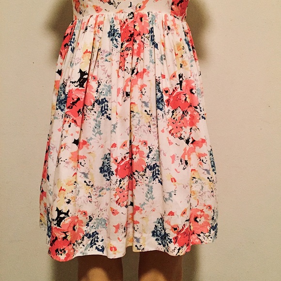 Plastic Island Daytime Floral Dress - Picture 11 of 16